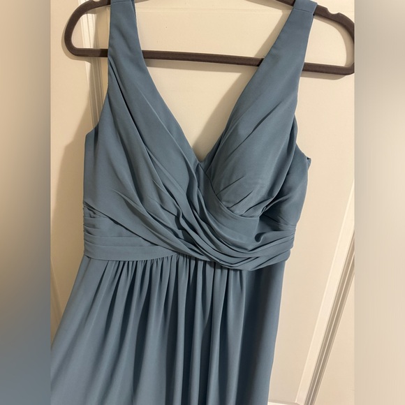 Amazing Dress For a Party - Picture 2 of 4